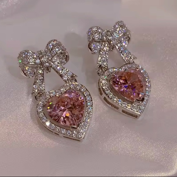 Jewelry - Elegant Pink Heart Crystal Earrings